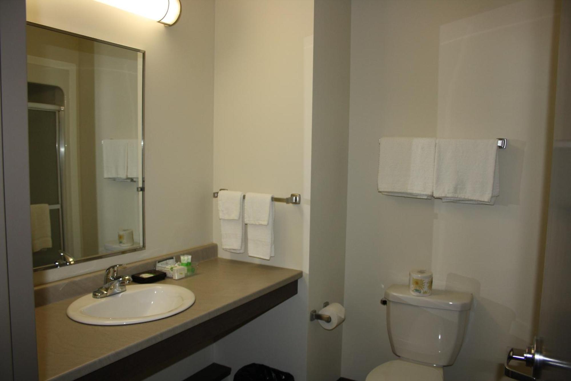Crossroads Inn & Suites Paradise Szoba fotó