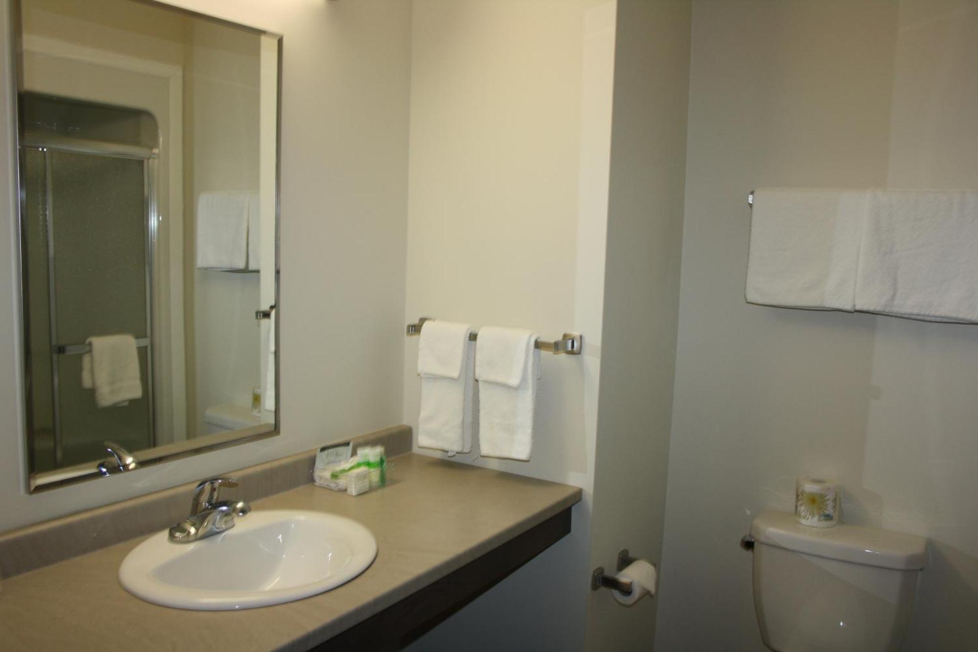 Crossroads Inn & Suites Paradise Szoba fotó